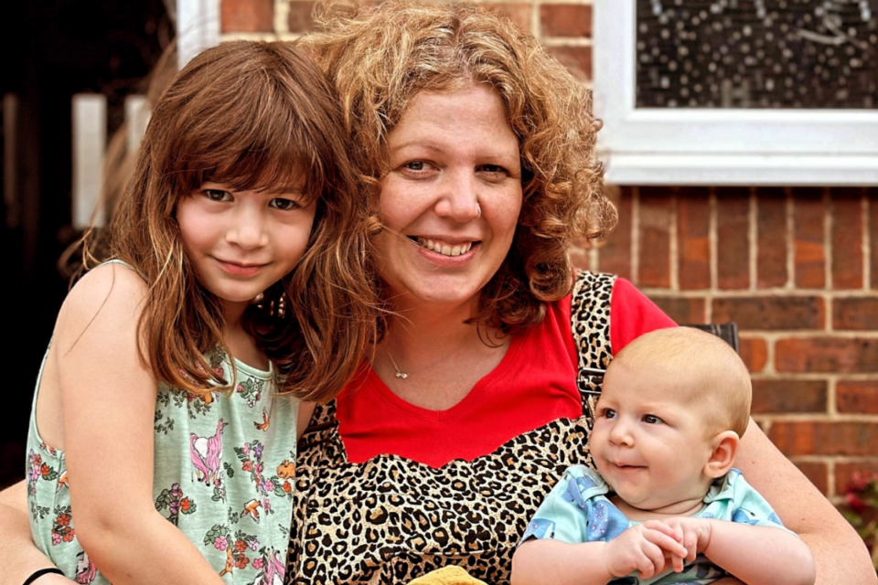 Lucy and her children Polly and Bessie.