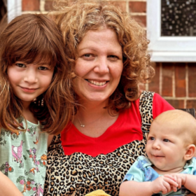 Lucy and her children Polly and Bessie.