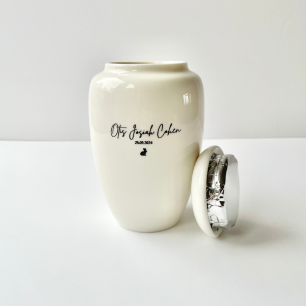 Personalised urn that says 'Otis Josiah Cohen' on it